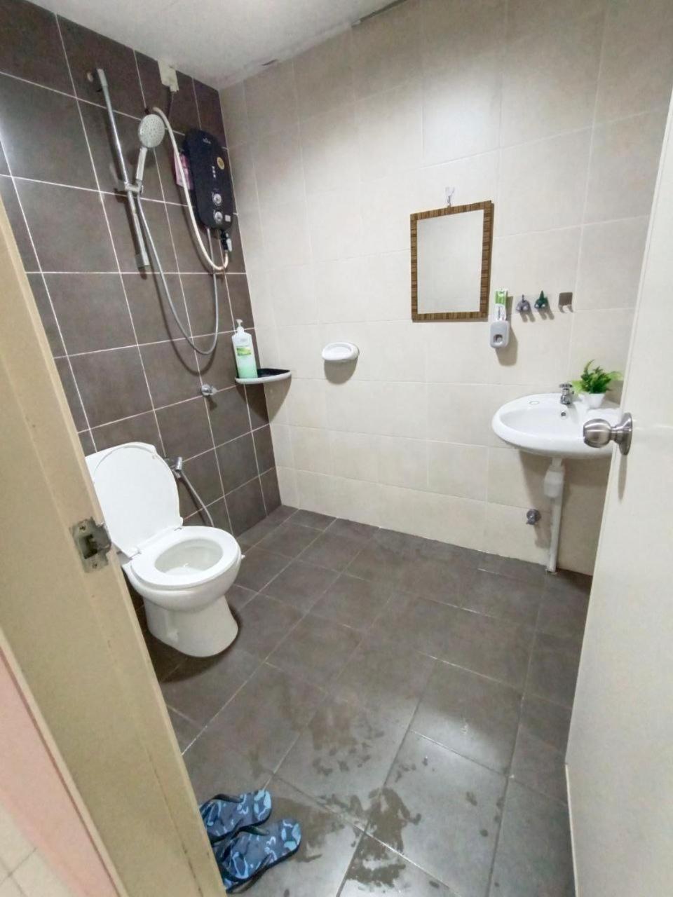Nena Homestay Setia Alam, Air Conditioned, High Speed Internet Shah Alam Kültér fotó