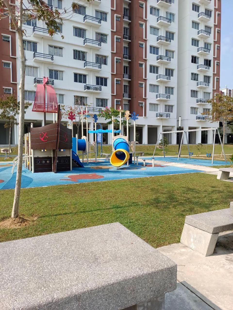 Nena Homestay Setia Alam, Air Conditioned, High Speed Internet Shah Alam Kültér fotó