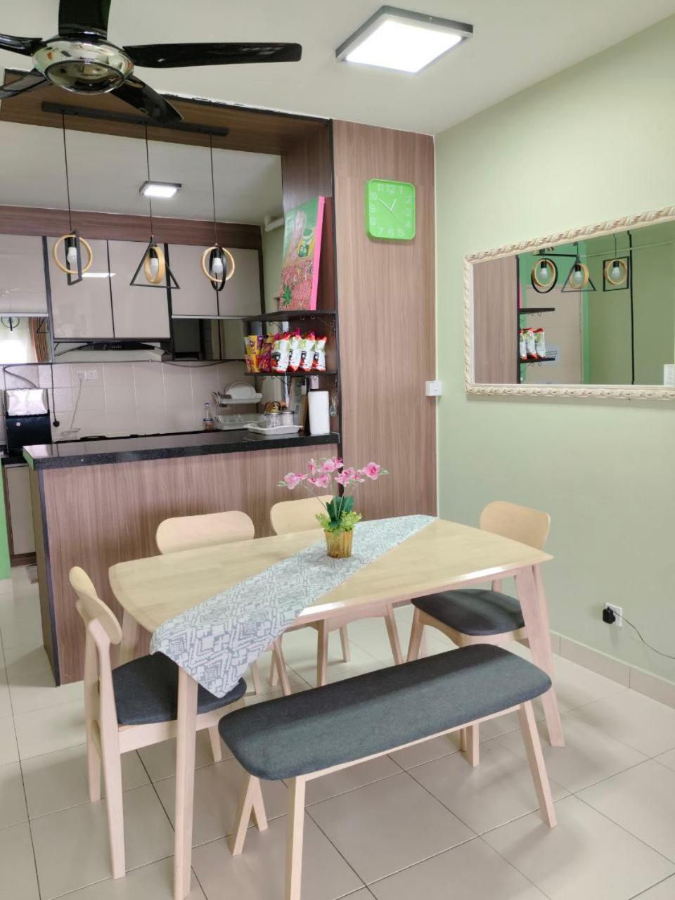 Nena Homestay Setia Alam, Air Conditioned, High Speed Internet Shah Alam Kültér fotó